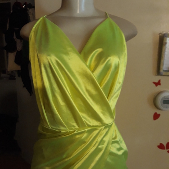 Lime Green Mini dress - Picture 4 of 7